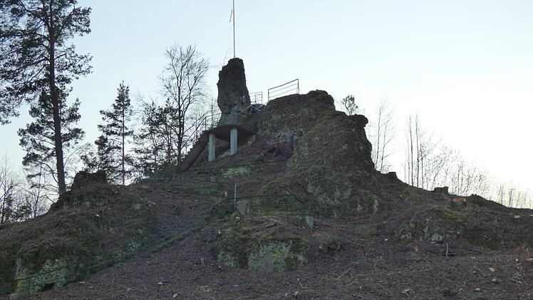 Am Aussichtspunkt  Gernerfels hat eine Rodung stattgefunden, die nun erst nachträglich  genehmigt wurde. Foto: Thomas Weichert