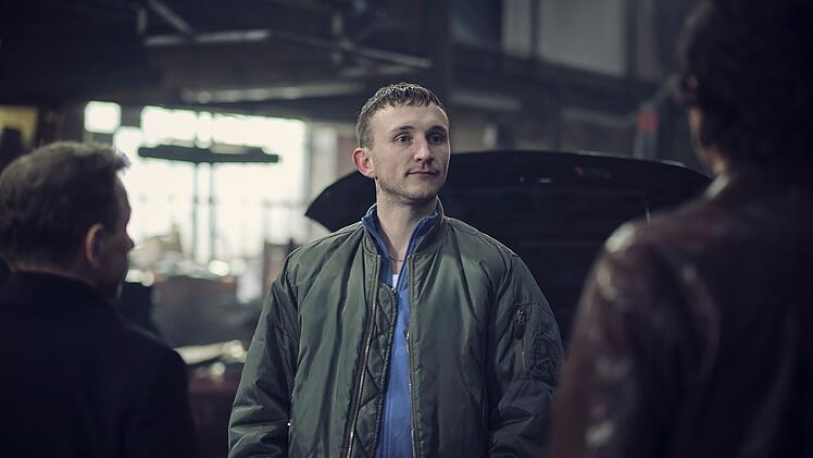 Alan Maslov (Nils Hohenhövel) wird verdächtigt, zusammen mit seinem Bruder den Juwelier überfallen und eine Kundin getötet zu haben.