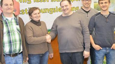 Der neue Vorstand des Imkervereins Kronach und Umgebung (v. l.): Thorsten Hugel (2. Vorsitzender), Fachberaterin Barbara Bartsch (AELF Bayreuth), Stefan Roth (1. Vorsitzender), Ralf Lindlein (Kassier), Sven Arnold (Schriftführer).  Foto: eh