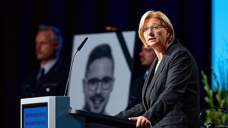 Gedenkfeier für getöteten Polizisten