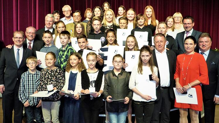 Sie erhielten die Sportmedaille in Bronze. Foto: Werner Reißaus