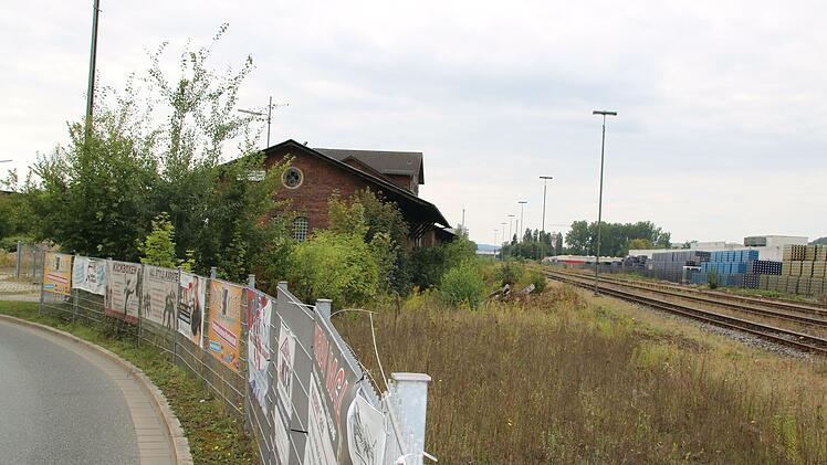 Die Entlastungstangente könnte in der Verlängerung der Heinrich-von-Stephan-Straße am Güterbahnhofsgebäude vorbeiführen.