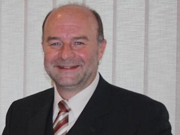 Uehlfelds Bürgermeister Werner Stöcker muss ab Ende Dezember vorerst ohne Gemeinderat auskommen. Foto: Archiv