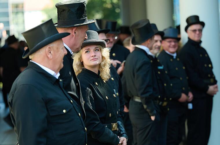 Schornsteinfeger freuen sich über viele Azubis