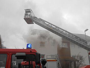 Zu einem Wohnhausbrand in Mangersreuth musste Dienstagmorgen die Feuerwehr ausrücken.  Foto: Katrin Geyer