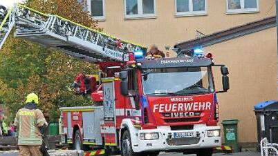 Auch die Drehleiter der Feuerwehr Ebermannstadt hatte in der Feuerwehrzufahrt am Schulgelände keinerlei Probleme. Foto: Feuerwehr