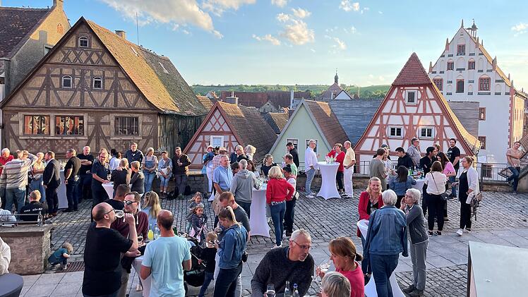 Dettelbach: Ein letztes Mal "Sch&ouml;ppeln und Genie&szlig;en" - Stadt l&auml;dt zum "Zinnen Schoppen" ein