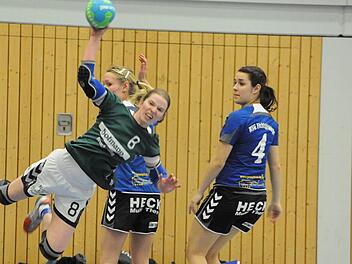 Flying Caro: Zwei Tore steuerte Carolin Annon (links) zum Remis in Herzogenaurach bei. Foto: Hopf