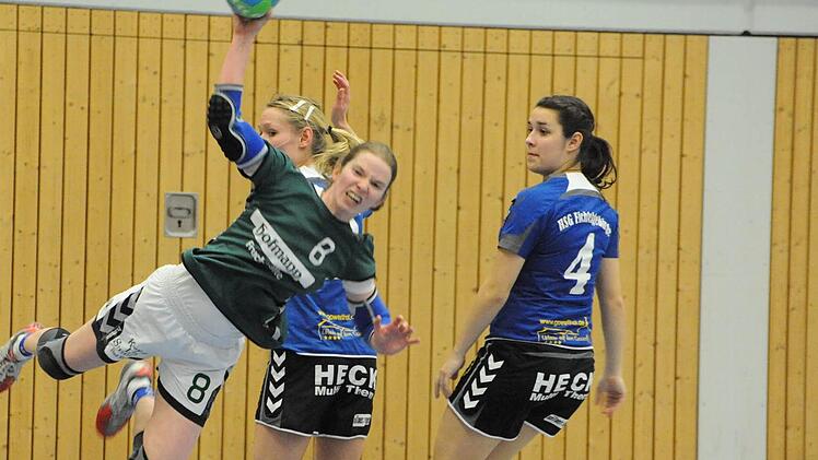 Flying Caro: Zwei Tore steuerte Carolin Annon (links) zum Remis in Herzogenaurach bei. Foto: Hopf