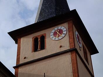 Die Läut- und Uhrenanlage der Pfarrkirche St. Johannes in Oberthulba soll eine elektronische Steuerung erhalten. Das hatte eine Sachverständige des Bischöflichen Bauamtes empfohlen. Foto: Gerd Schaar