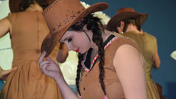 Cowgirls von der EUKAGE bei der Prunksitzung Gauaschach. Foto: Jana Keul