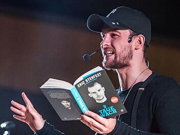 Erschütternde Drogenbeichte: Eric Stehfest stellte seinen autobiografischen Band "9 Tage wach" in Neustadt vor.Foto: Jochen Berger