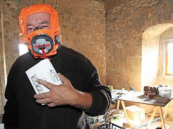 Wer die Türmerwohnung im Oberen Tor nach ihrer Fertigstellung besucht, kann sicher sein, dass im Brandfall eine Rauchmaske für ihn zur Verfügung steht. Foto: Heike Beudert