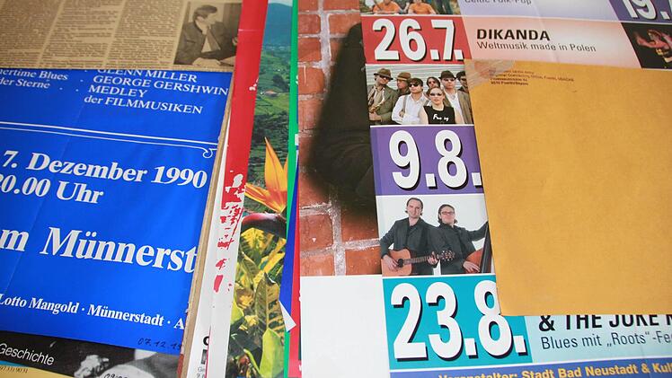 Die Vielfalt an Plakaten ist groß im Stadtarchiv.