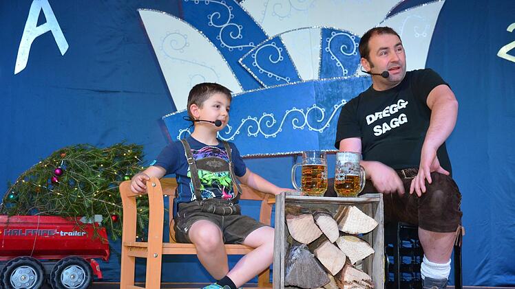 Gerhard und Max (Scheuerer) zeigten sich als echte Gauaschacher Kirweburschen: Sie kannten sich im Ortsgeschehen super aus und gaben einen sehr guten Einstand  in der Bütt. Jana Keul