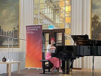 Olivia Trummer beim Kissinger Sommer 2021 im Kurgartencafé.