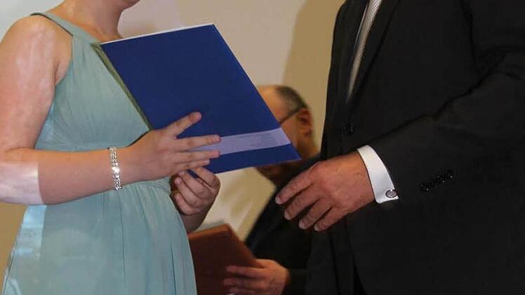 Das zartgrüne Kleid von Franziska Gaudig macht Hoffnung auf die Zukunft. Foto: Sonja Adam