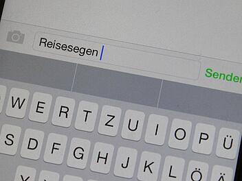 Einen Reise-Segen kann man sich inzwischen per SMS schicken lassen.  Foto: Jürgen Gärtner