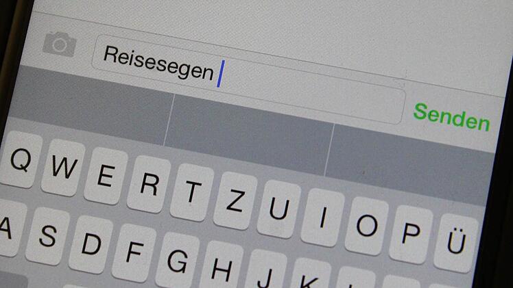 Einen Reise-Segen kann man sich inzwischen per SMS schicken lassen.  Foto: Jürgen Gärtner