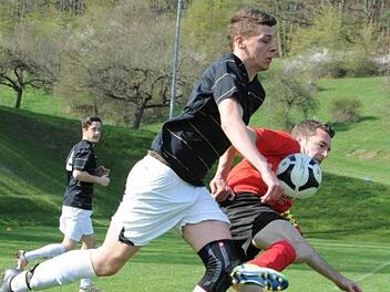 Ein durch und durch entspannter Torjäger: Patrick Häfner (links) von der TSVgg Hausen. Foto: Archiv