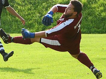 Torwart Manuel Schuberth vom TSV Neudrossenfeld II wird in der kommenden Saison Spielertrainer des TSV Thurnau. Sein Bruder Tobias unterstützt ihn als Co-Trainer. Foto: Monika Limmer