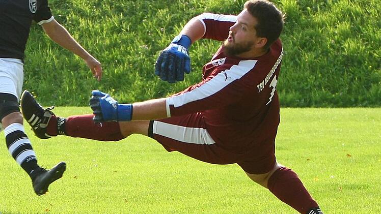 Torwart Manuel Schuberth vom TSV Neudrossenfeld II wird in der kommenden Saison Spielertrainer des TSV Thurnau. Sein Bruder Tobias unterstützt ihn als Co-Trainer. Foto: Monika Limmer