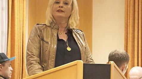 B&uuml;rgermeisterkandidatin Sabine Hanisch will in Herzogenaurach die politische Wende herbeif&uuml;hren. Foto: Richard S&auml;nger