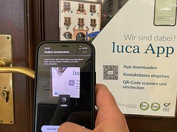 Mit der Luca-App kann man sich künftig auch bei einem Besuch im Rathaus anmelden.