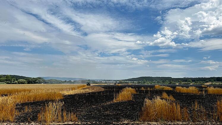 Röbersdorf: Flächenbrand im Kreis Bamberg - Kreisbrandrat erklärt ungewöhnlich häufiges Phänomen