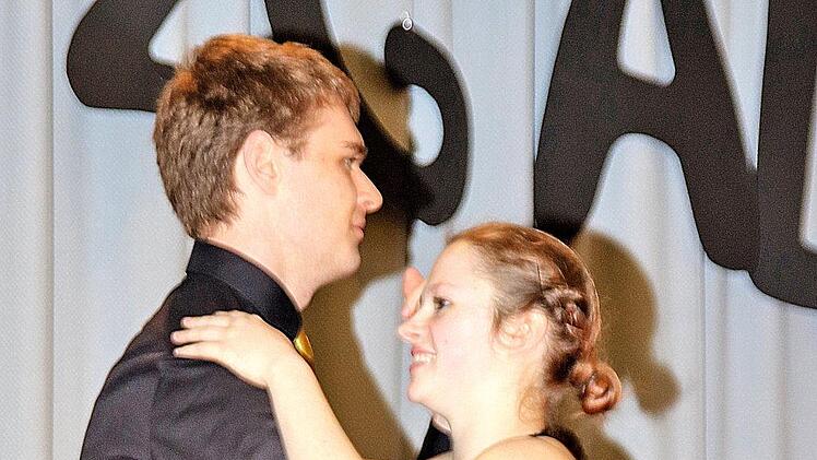 Lateinamerikanische Tänze zeigten die Schüler der Tanzschule Pelzer aus Schweinfurt. Foto: Dieter Britz