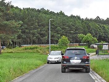 Den neue Kindergarten soll links entstehen, rechts das Wohnhaus der Beschwerdef&uuml;hrerin.