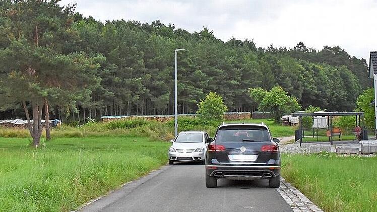 Den neue Kindergarten soll links entstehen, rechts das Wohnhaus der Beschwerdef&uuml;hrerin.