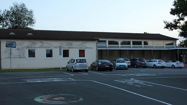 Die alte Turnhalle wird abgerissen.