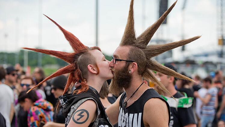 Hach, Rock im Park! Welche Bands 2017 kommen, ist noch unklar. Die inFranken.de-User haben aber Vorschläge. Foto: Daniel Karmann, dpa