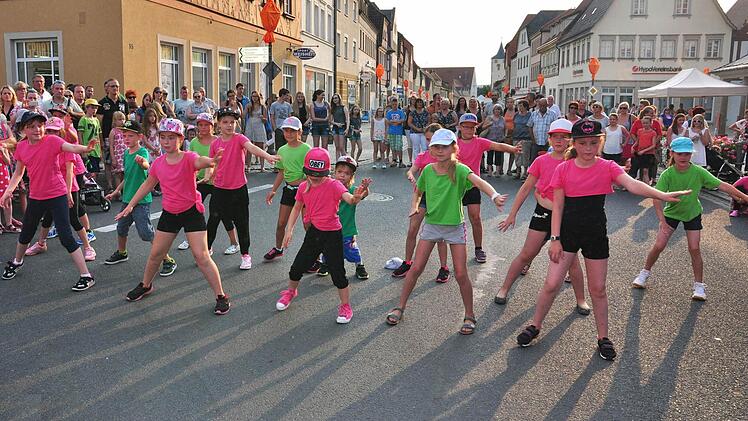 Viel Applaus ernteten die Kinder- und Jugendtanzgruppen von "Fit4Life" für ihre Darbietungen.