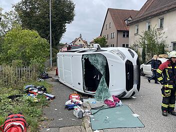 Kleinbus mit Kindern umgekippt