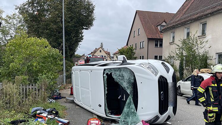 Kleinbus mit Kindern umgekippt
