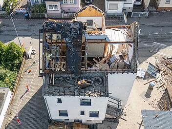 Zerst&ouml;rungen sind an H&auml;usern nach einem Tornado
