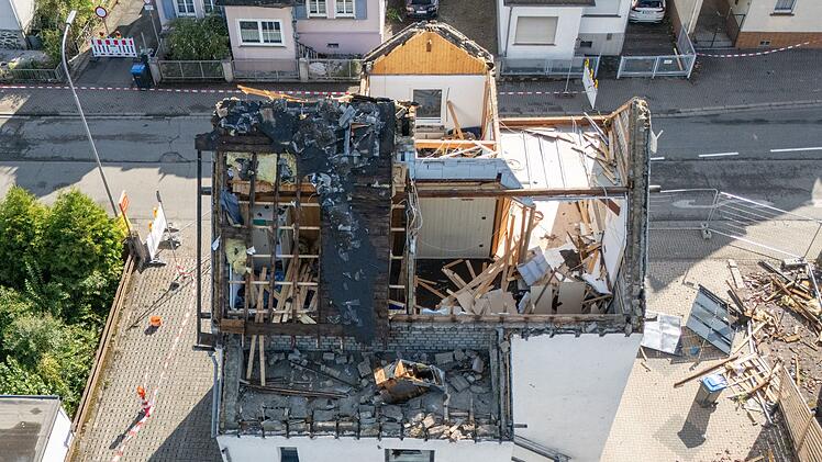 Zerst&ouml;rungen sind an H&auml;usern nach einem Tornado