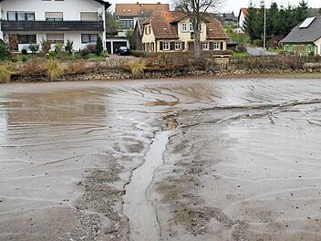 So wird das mit dem Schlittschuhlaufen nichts: Der abgelassene Lettenreuther Weiher war ein Thema bei der Bürgerversammlung.  Foto: Gerda Völk