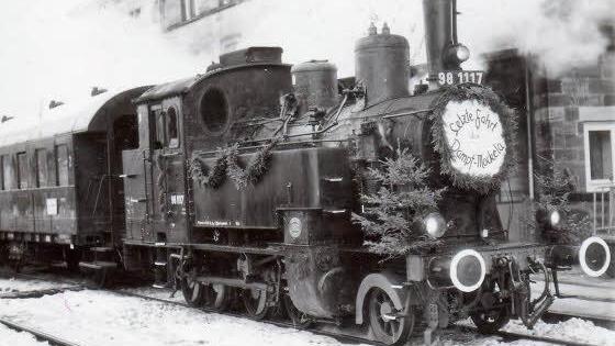 Am 1. Februar 1964 hatte das "Dampf-Mockela", das seit 1928 auf der Strecke Kronach-Nordhalben gefahren war, ausgedient. Repro: Gerd Fleischmann