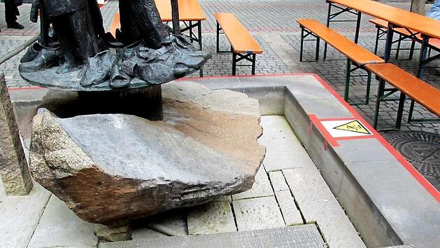 Sogar der Schusterbrunnen wurde in das Sicherheitskonzept mit einbezogen.  Foto: Richard S&auml;nger