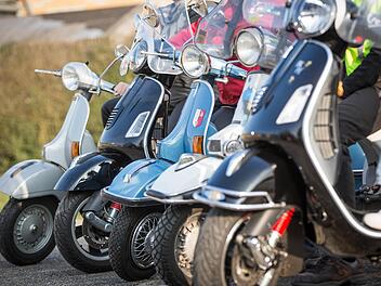 So gut erhalten ist das Moped des Opfers leider nicht mehr.     Symbolbild: Frank Rumpenhorst, dpa