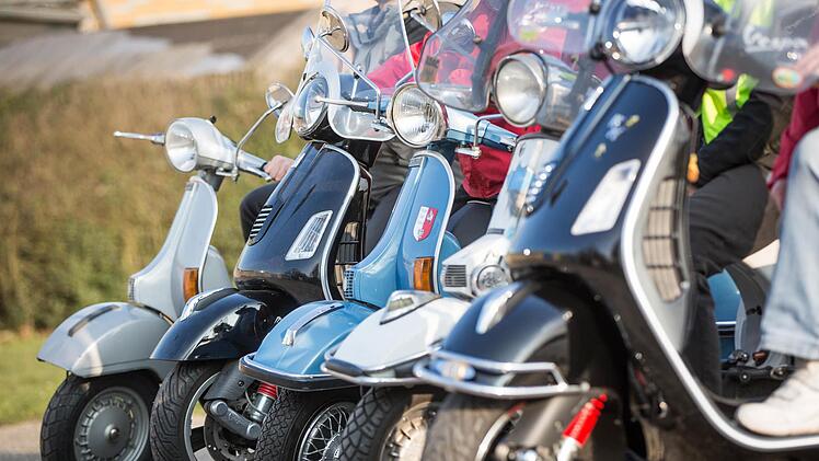 So gut erhalten ist das Moped des Opfers leider nicht mehr.     Symbolbild: Frank Rumpenhorst, dpa