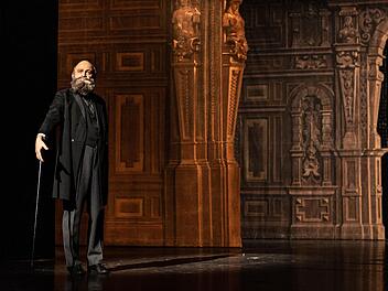 Szene aus der Prospektschau am Staatstheater Meiningen mit Bühnenbildern der Coburger Theatermaler Brückner.Foto: Chrstina Iberl