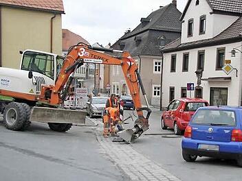 Die Ortsdurchfahrt von Stadtsteinach ist derzeit eine einzige Baustelle. Für die Geschäfte an der Straße bedeutet das enorme Umsatzeinbußen.  Fotos: Sonja Adam