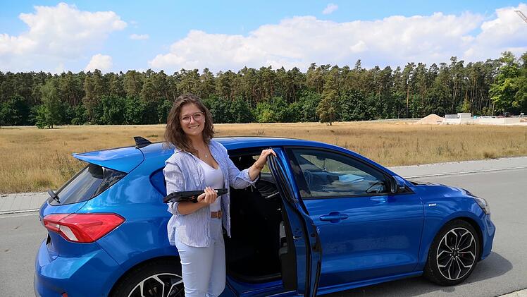Sabine Sporer ist amtlich anerkannte Prüferin für Fahrerlaubnisse beim TÜV SÜD.