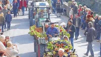 Erntedank der Winzer: Letzte Fuhre wird eingeholt