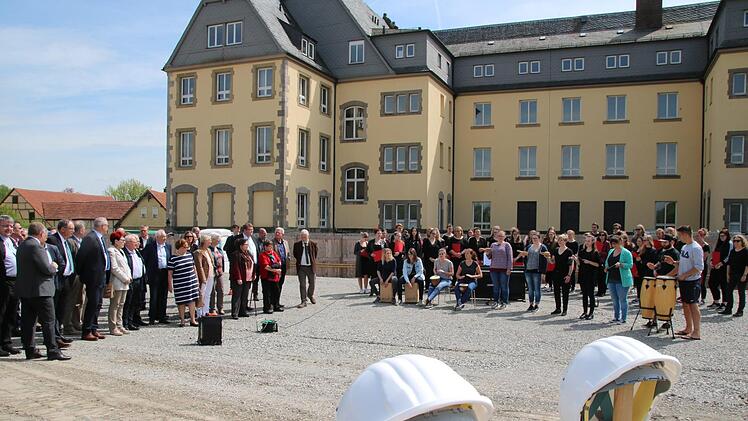 Die Perucussion-Gruppe des BBZ eröffnet die Feier. Thomas Malz