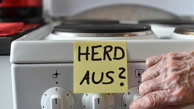 Alzheimer ist eine tückische Krankheit - oft werden die Symptome wie Gedächtnisverlust oder Orientierungslosigkeit erst viel zu spät nachgewiesen. Ein neuer Bluttest weckt Hoffnungen in Sachen Früherkennung der Krankheit. Symbolfoto:   Jens Kalaene/dpa